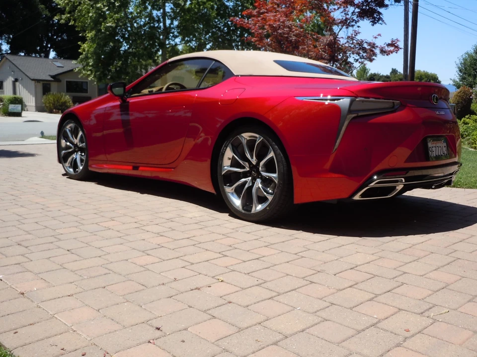 2023 Lexus LC - Image 28 of 31