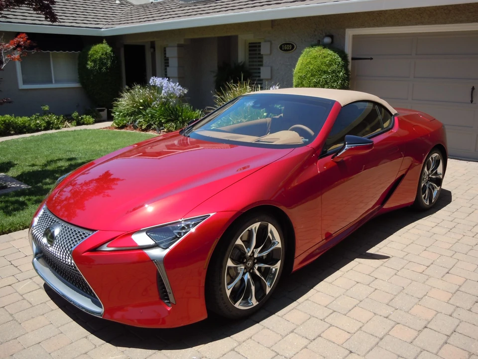 2023 Lexus LC - Image 9 of 31