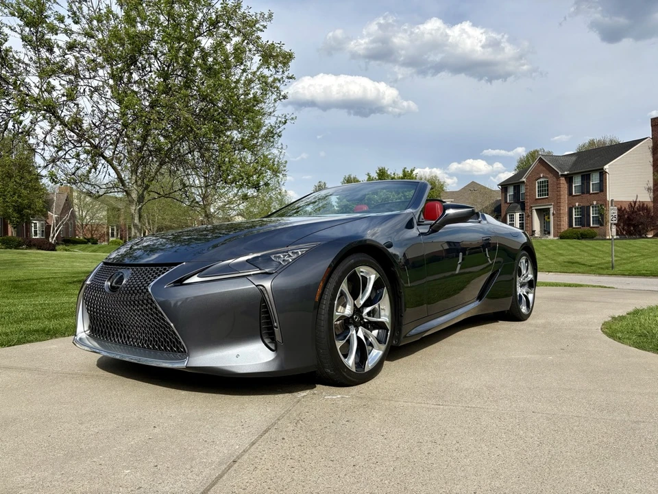 2023 Lexus LC - Image 9 of 31