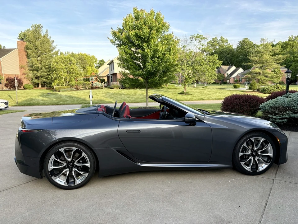 2023 Lexus LC - Image 27 of 31