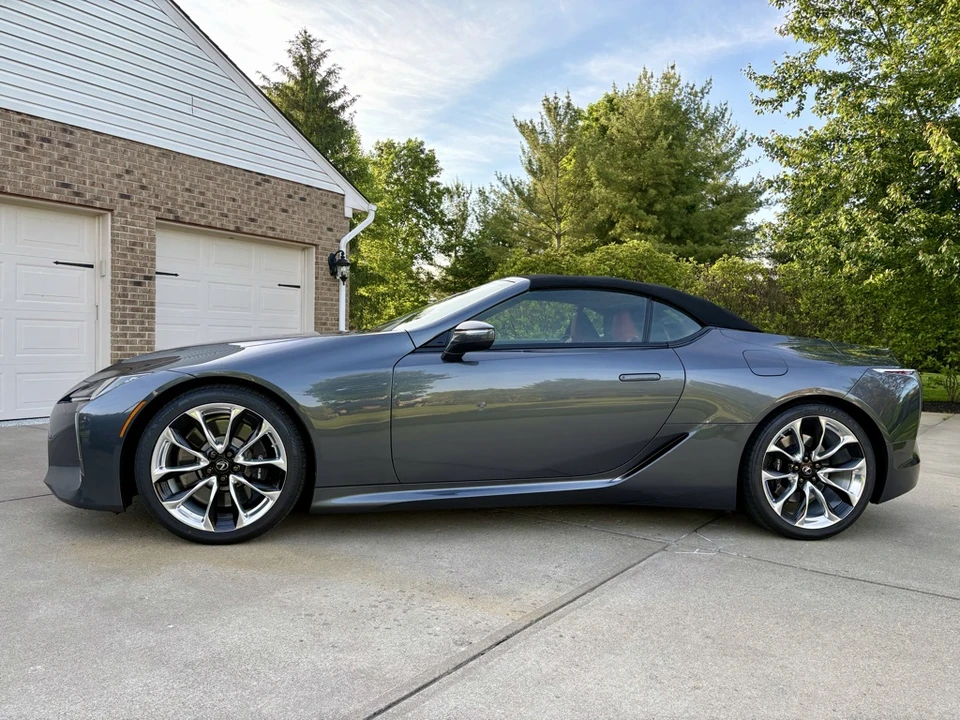 2023 Lexus LC - Image 17 of 31