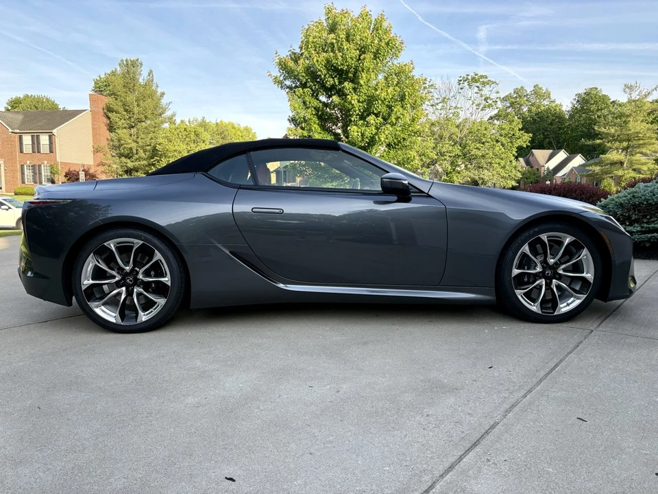 2023 Lexus LC - Image 29 of 31
