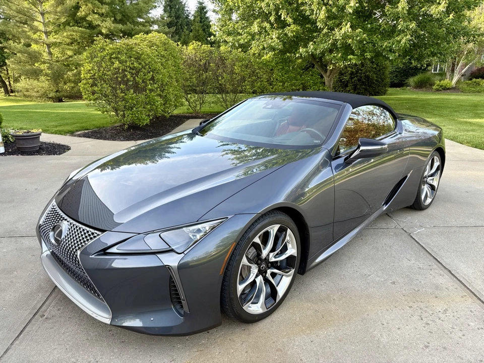 2023 Lexus LC - Image 10 of 31