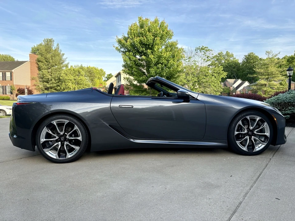 2023 Lexus LC - Image 28 of 31