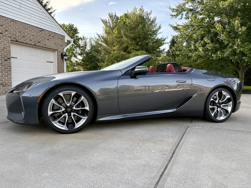 2023 Lexus LC - Image 16 of 31