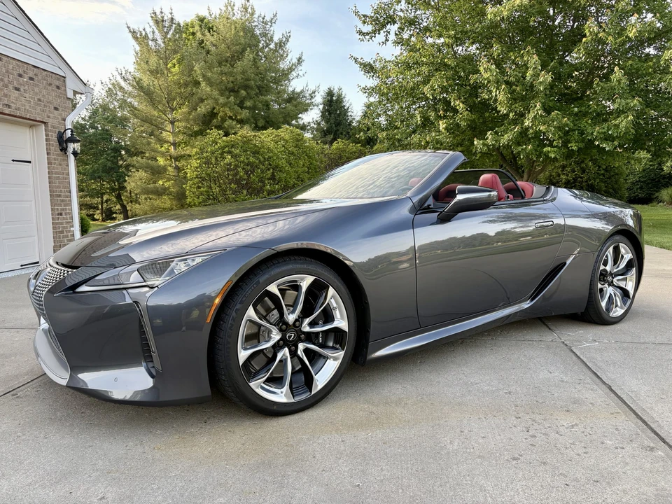 2023 Lexus LC - Image 13 of 31