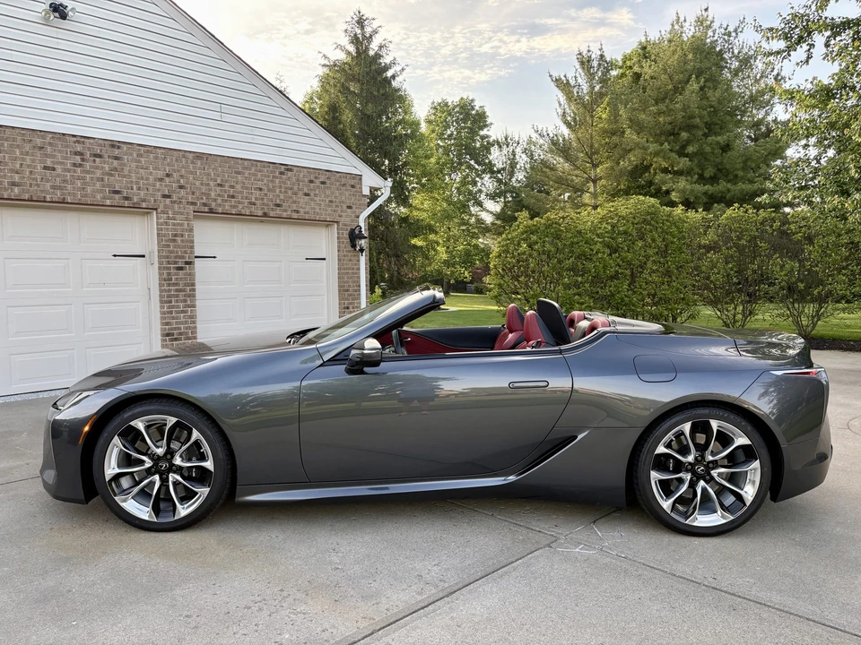 2023 Lexus LC - Image 18 of 31
