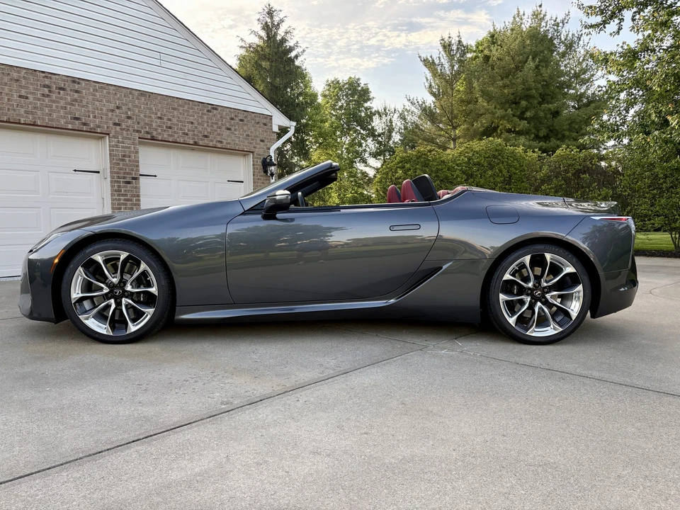 2023 Lexus LC - Image 19 of 31