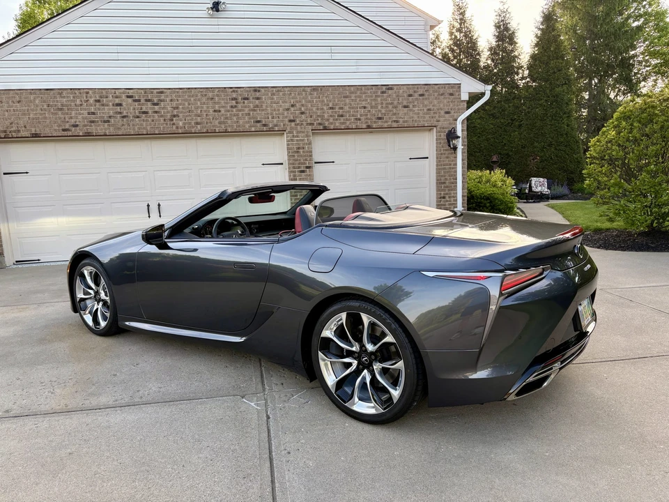 2023 Lexus LC - Image 20 of 31