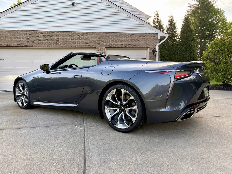 2023 Lexus LC - Image 21 of 31