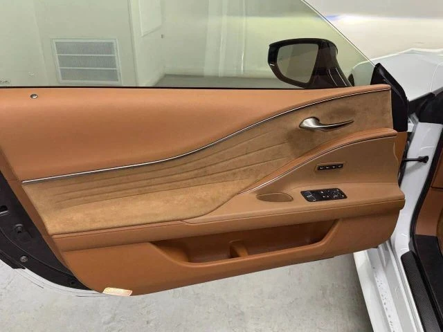 2023 Lexus LC - Image 17 of 31