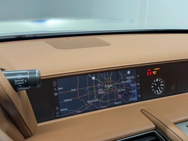 2023 Lexus LC - Image 24 of 31