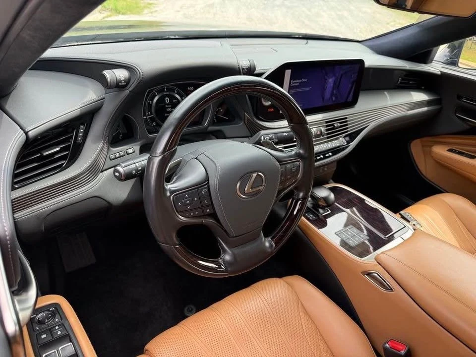 2023 Lexus LS 5th Gen - Image 12 of 17
