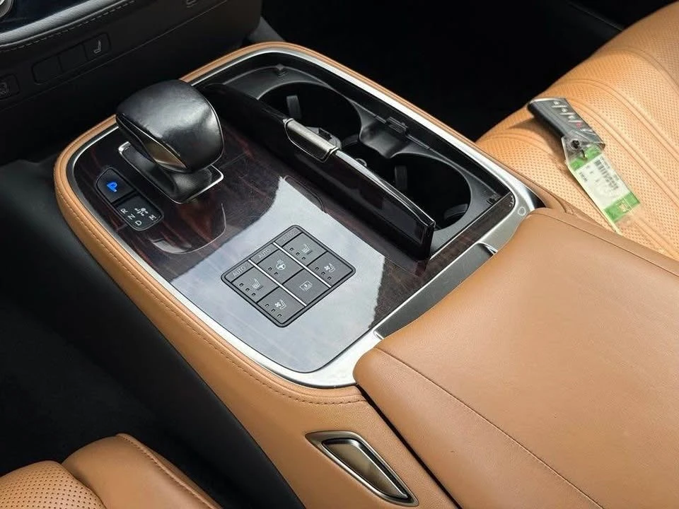 2023 Lexus LS 5th Gen - Image 14 of 17