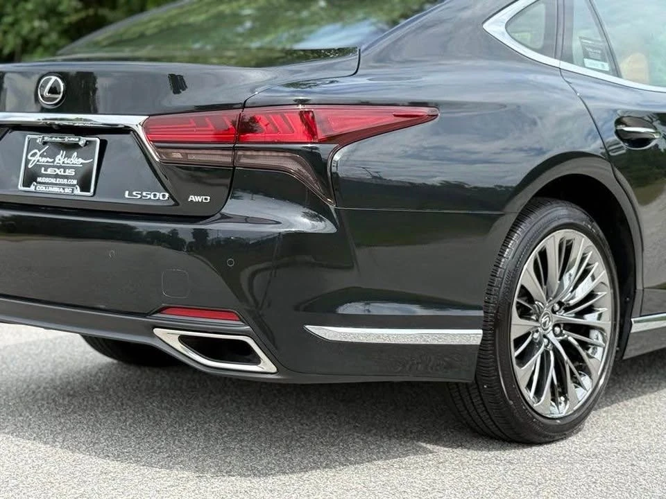 2023 Lexus LS 5th Gen - Image 8 of 17