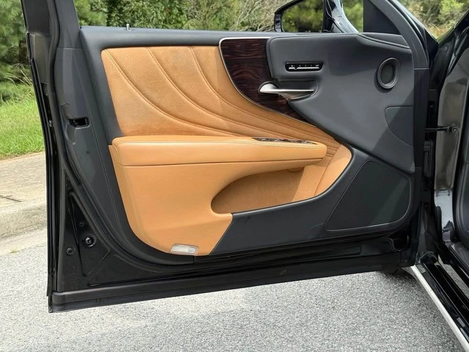 2023 Lexus LS 5th Gen - Image 9 of 17