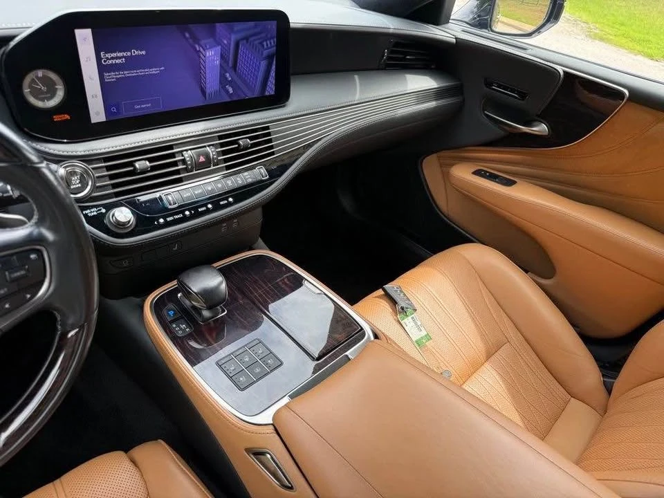 2023 Lexus LS 5th Gen - Image 13 of 17