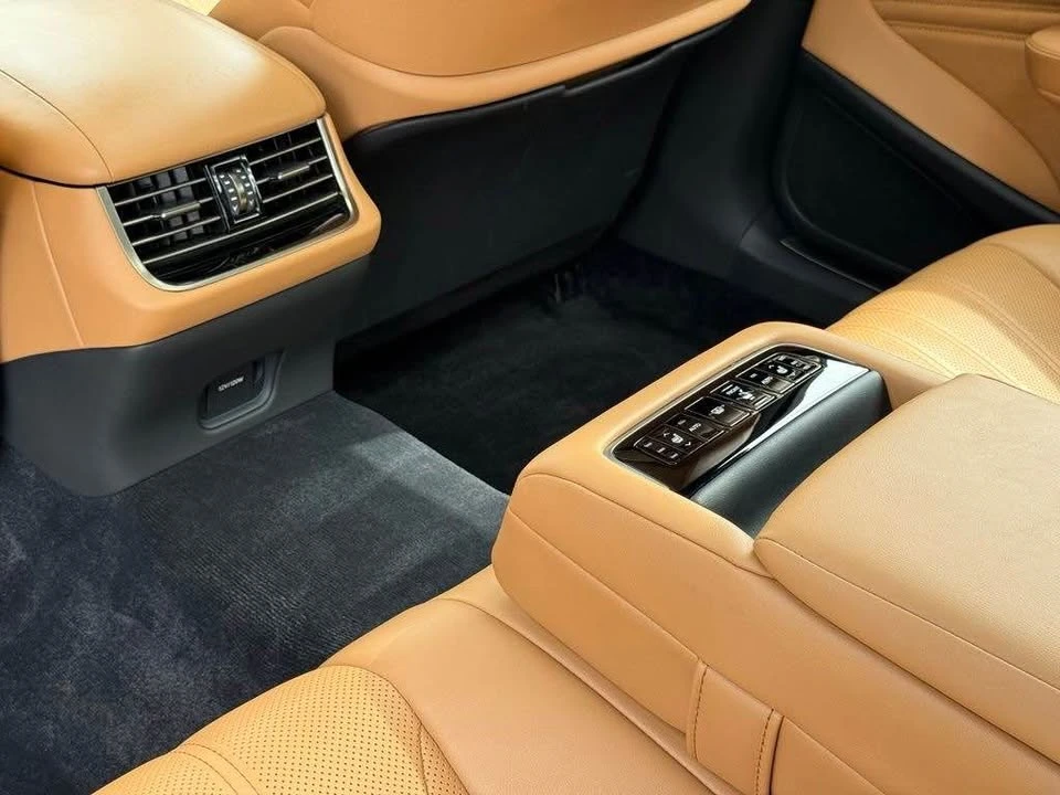 2023 Lexus LS 5th Gen - Image 17 of 17