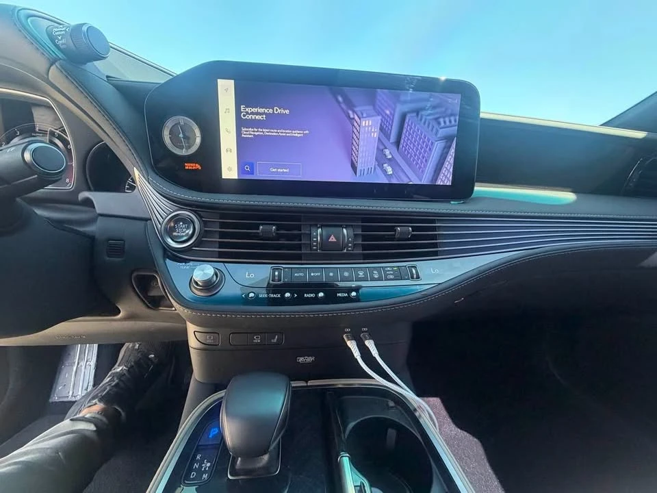 2023 Lexus LS 5th Gen - Image 12 of 20