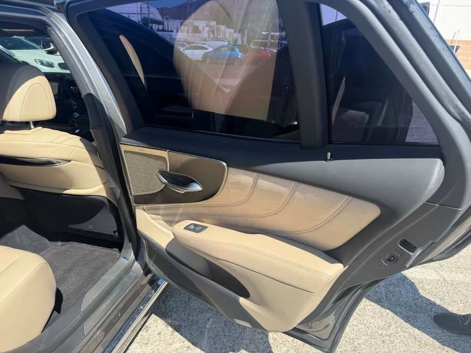 2023 Lexus LS 5th Gen - Image 16 of 20