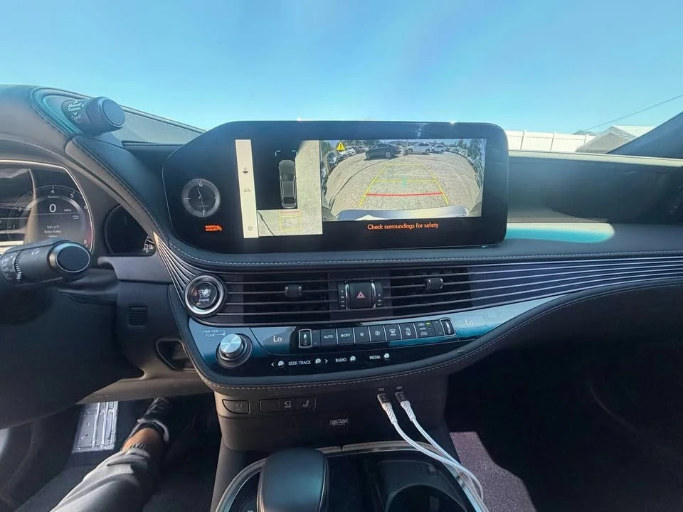 2023 Lexus LS 5th Gen - Image 13 of 20