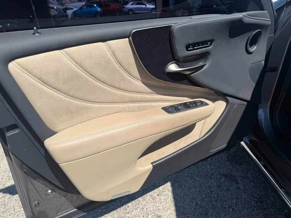 2023 Lexus LS 5th Gen - Image 8 of 20