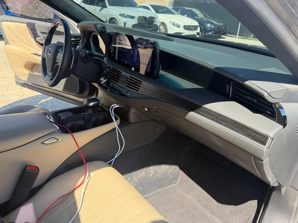 2023 Lexus LS 5th Gen - Image 11 of 20