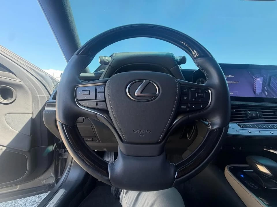 2023 Lexus LS 5th Gen - Image 10 of 20