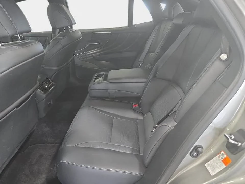 2023 Lexus LS 5th Gen - Image 8 of 9