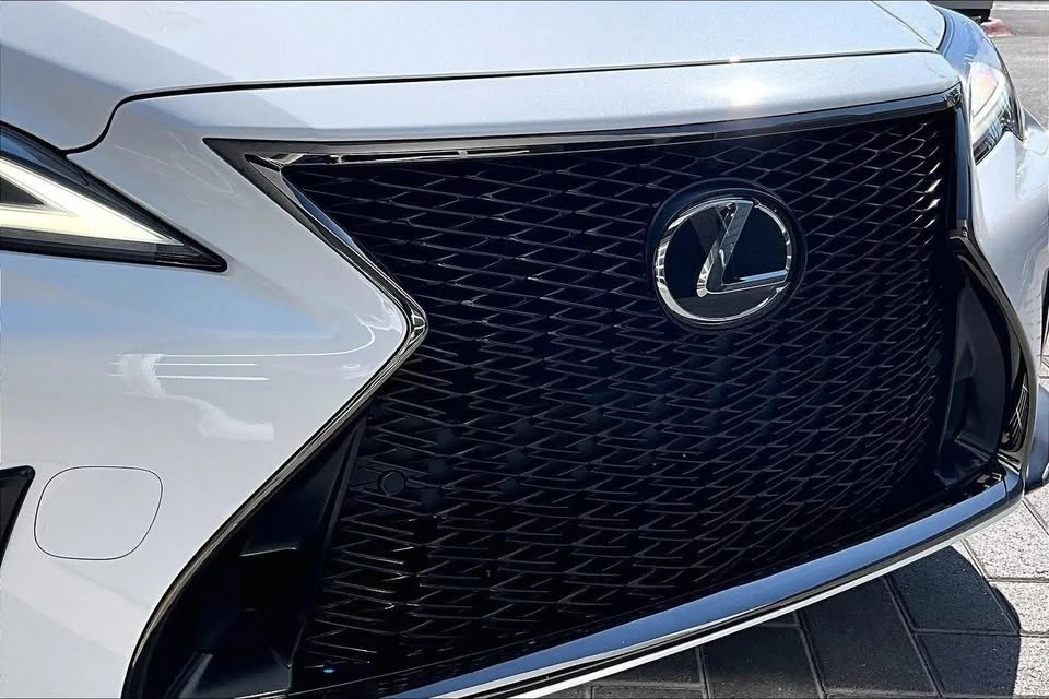 2023 Lexus LS 5th Gen - Image 19 of 19
