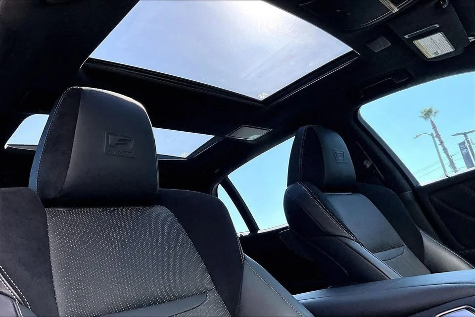 2023 Lexus LS 5th Gen - Image 15 of 19