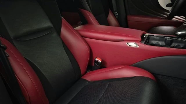 2023 Lexus LS 5th Gen - Image 18 of 20