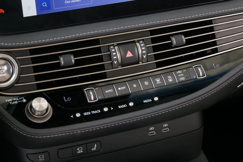 2023 Lexus LS 5th Gen - Image 16 of 20