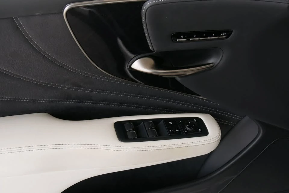2023 Lexus LS 5th Gen - Image 8 of 20
