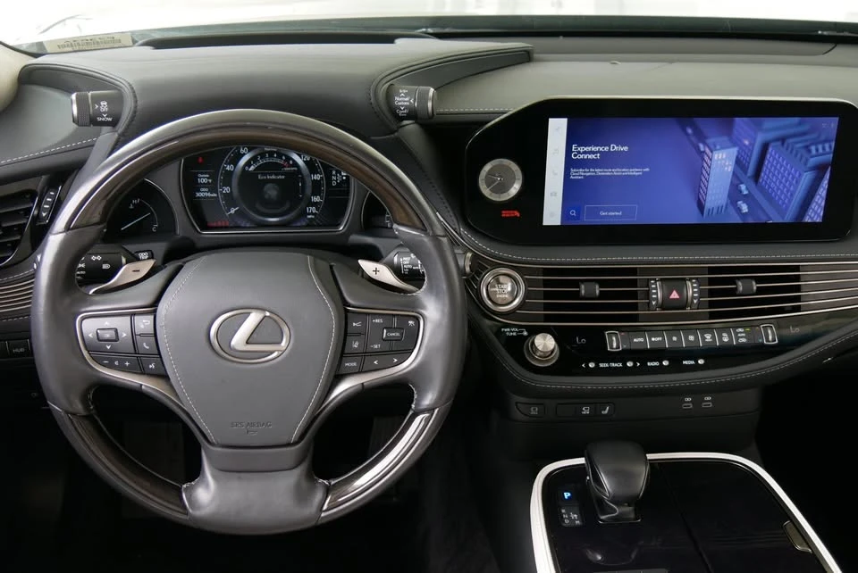 2023 Lexus LS 5th Gen - Image 18 of 20