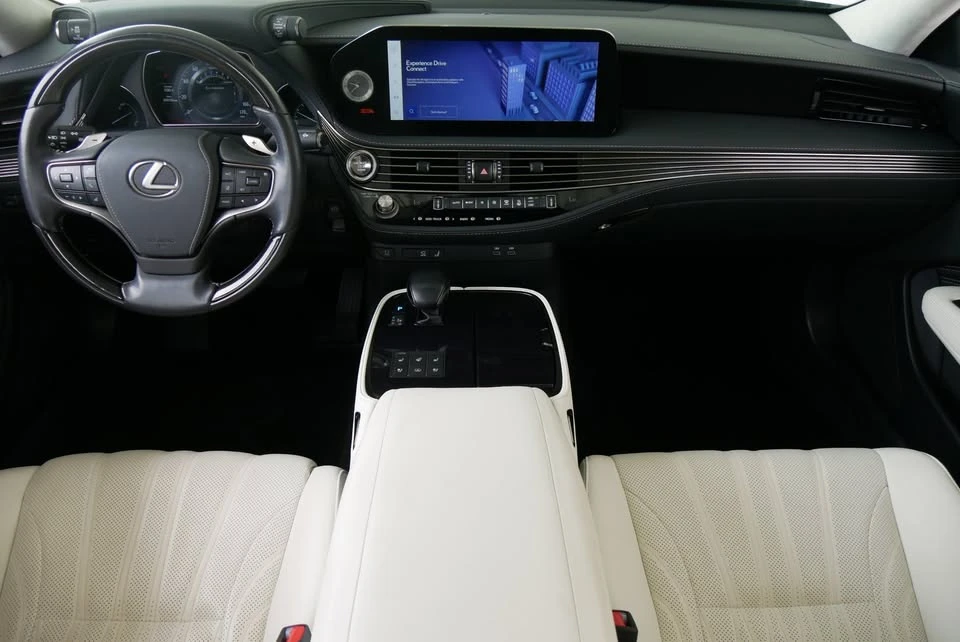 2023 Lexus LS 5th Gen - Image 17 of 20