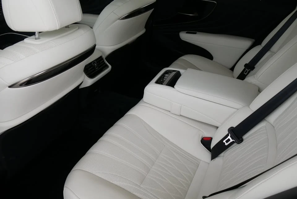 2023 Lexus LS 5th Gen - Image 10 of 20