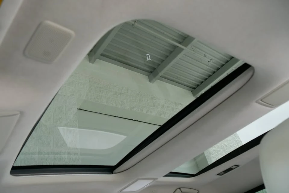 2023 Lexus LS 5th Gen - Image 11 of 20