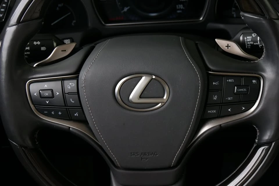 2023 Lexus LS 5th Gen - Image 19 of 20