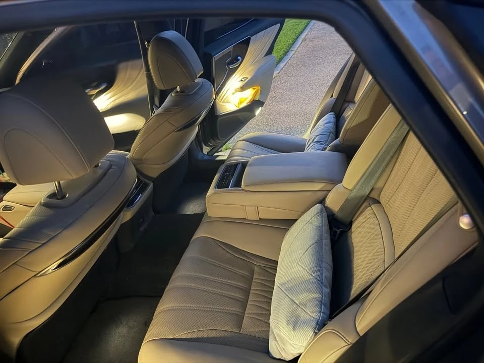 2023 Lexus LS 5th Gen - Image 5 of 6
