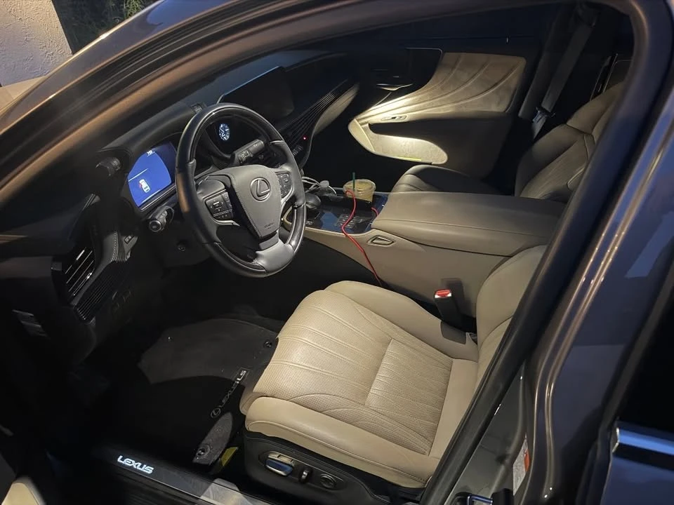 2023 Lexus LS 5th Gen - Image 4 of 6