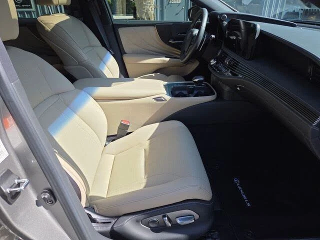 2023 Lexus LS 5th Gen - Image 10 of 10