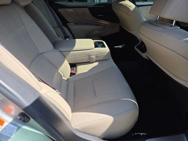 2023 Lexus LS 5th Gen - Image 7 of 10