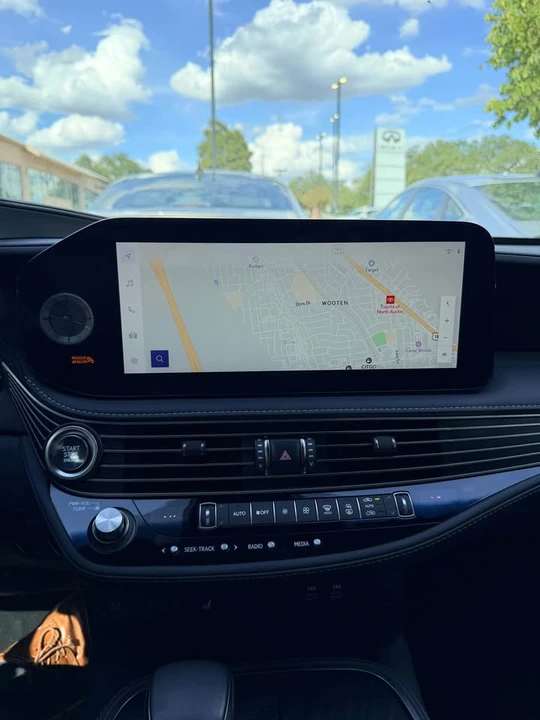 2023 Lexus LS 5th Gen - Image 11 of 15