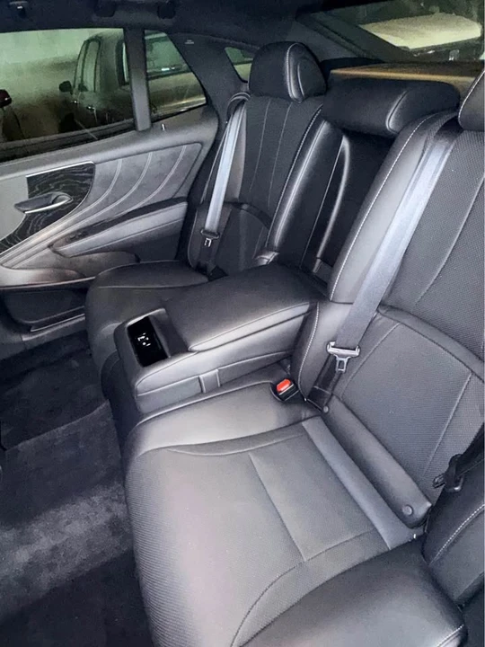 2023 Lexus LS 5th Gen - Image 10 of 15