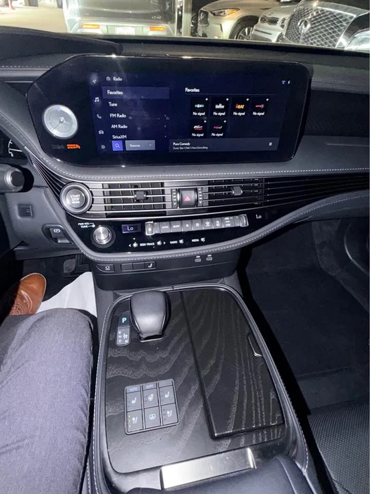 2023 Lexus LS 5th Gen - Image 8 of 15