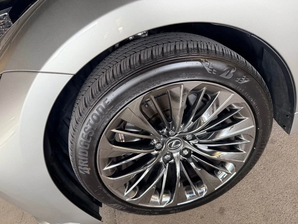 2023 Lexus LS 5th Gen - Image 12 of 15