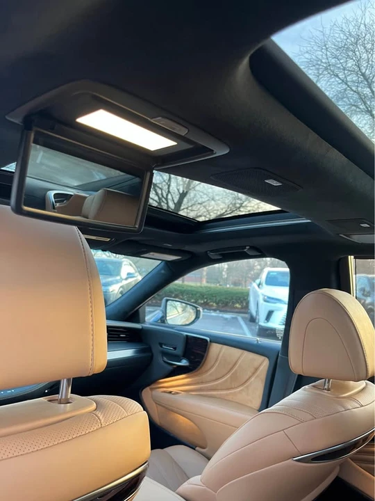 2023 Lexus LS 5th Gen - Image 17 of 20