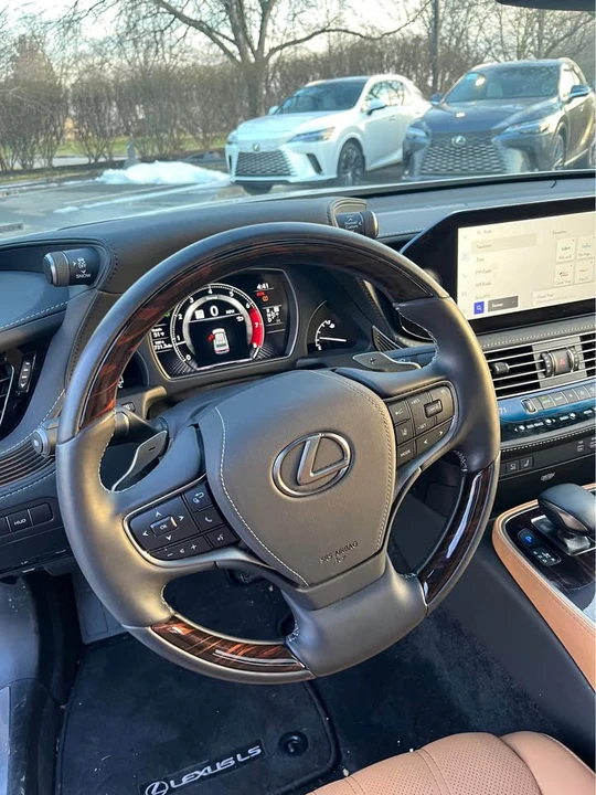 2023 Lexus LS 5th Gen - Image 11 of 20