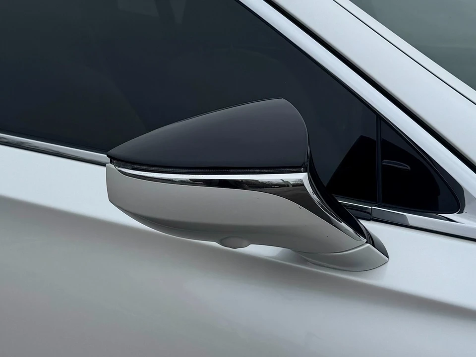 2023 Lexus LS 5th Gen - Image 9 of 12